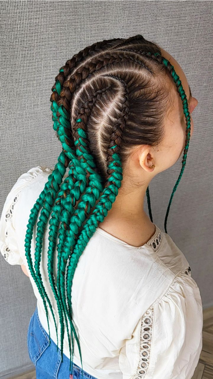 Feed-In Braids with Gradual Addition of Green Braiding Hair — close-up