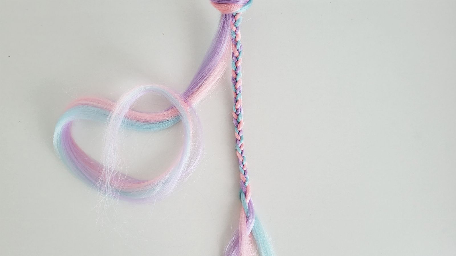 A double-ended braid in three colors