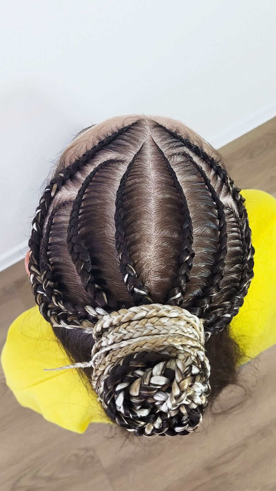 Flower-Shaped Tribal Braids with Synthetic Hair — close-up