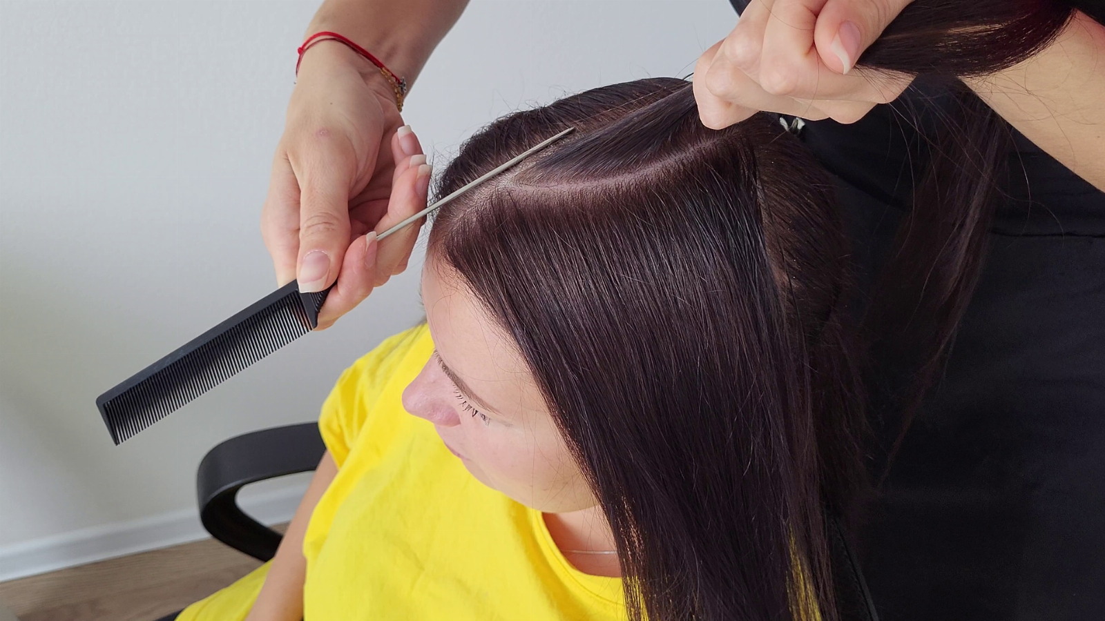 Comb, Don’t Claw: How to Hold Your Parting Comb for Cleaner Lines